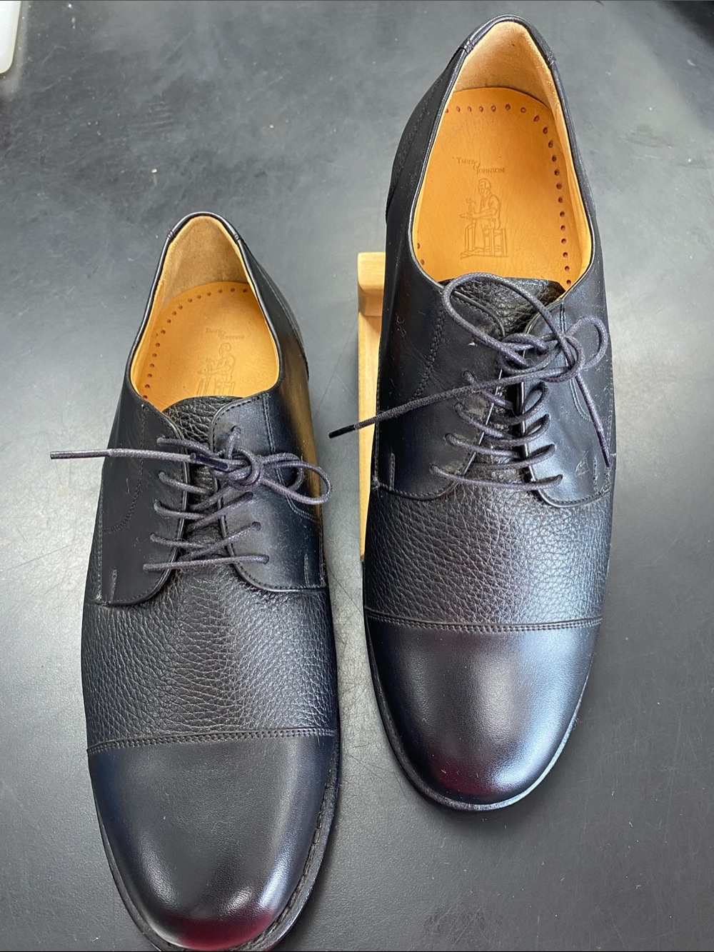Tauer & Johnson Men's Black Leather Cap-Toe Derby Shoes